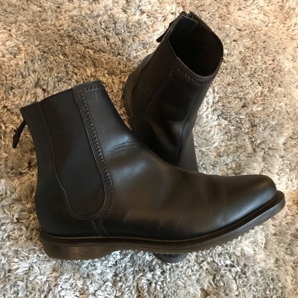 dr martens zillow refine chelsea boot in black leather